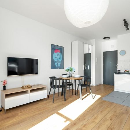 Klimatyczne I Nowoczesne Studio Very Berry W Poznaniu By Noclegi Renters エクステリア 写真