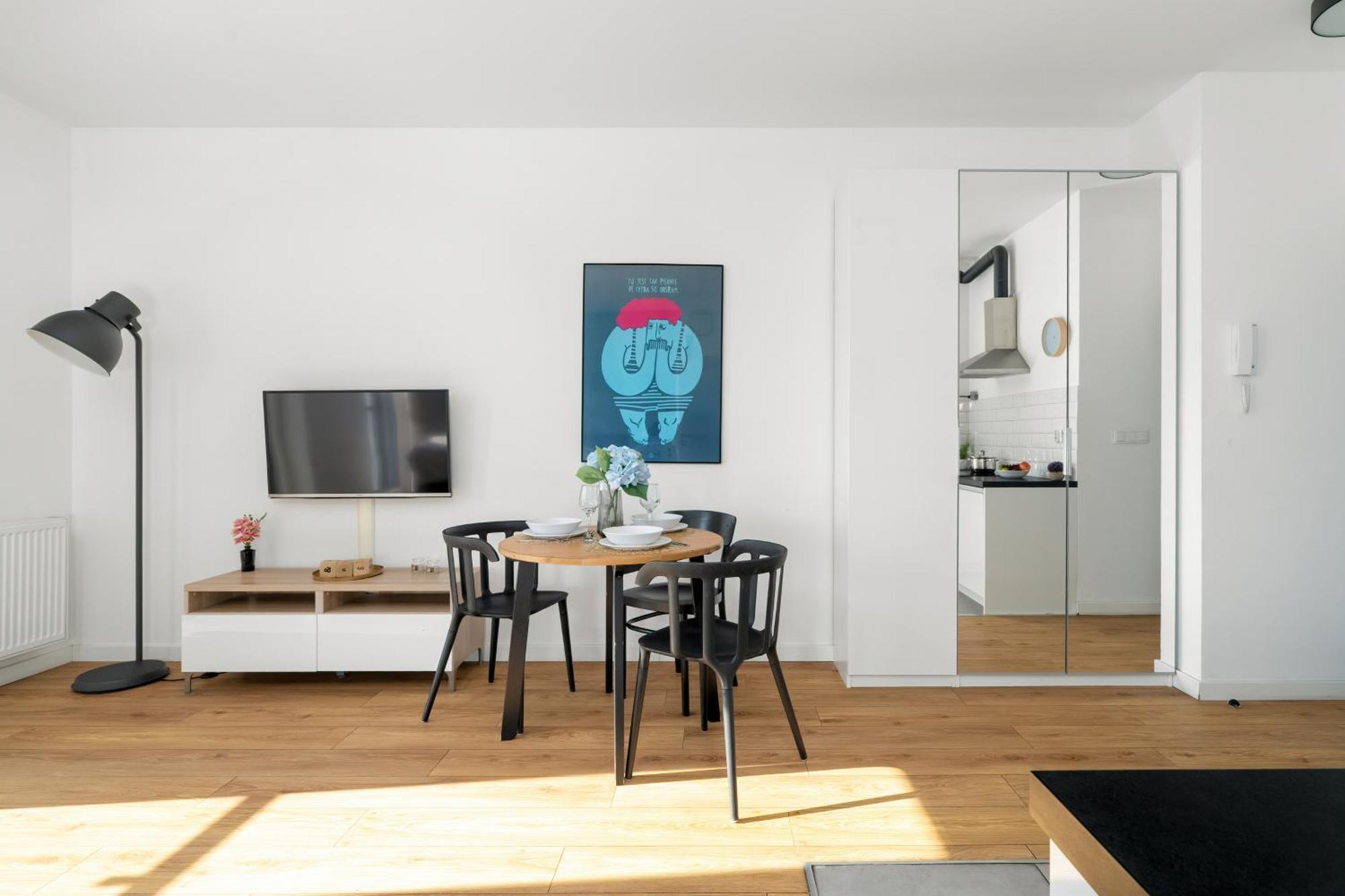 Klimatyczne I Nowoczesne Studio Very Berry W Poznaniu By Noclegi Renters エクステリア 写真